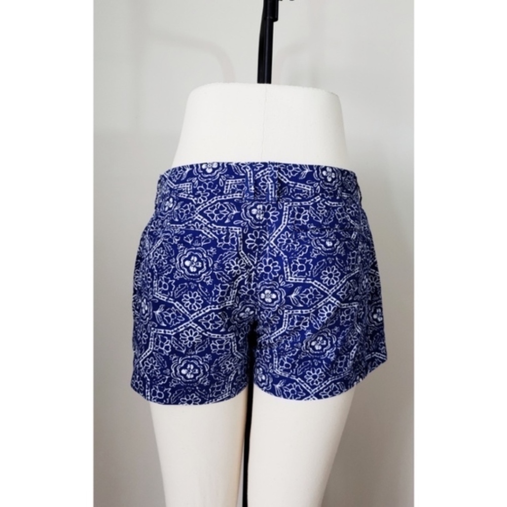 Old Navy Everyday Pixie Shorts Blue White Floral Medallion Size 6 - Picture 3 of 5